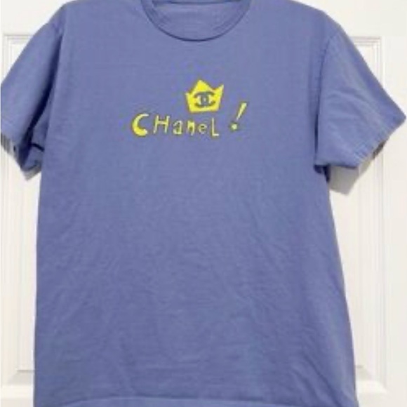 CHANEL Lavender Short Sleeve Tee with Yellow Logo Graphic - Picture 7 of 7